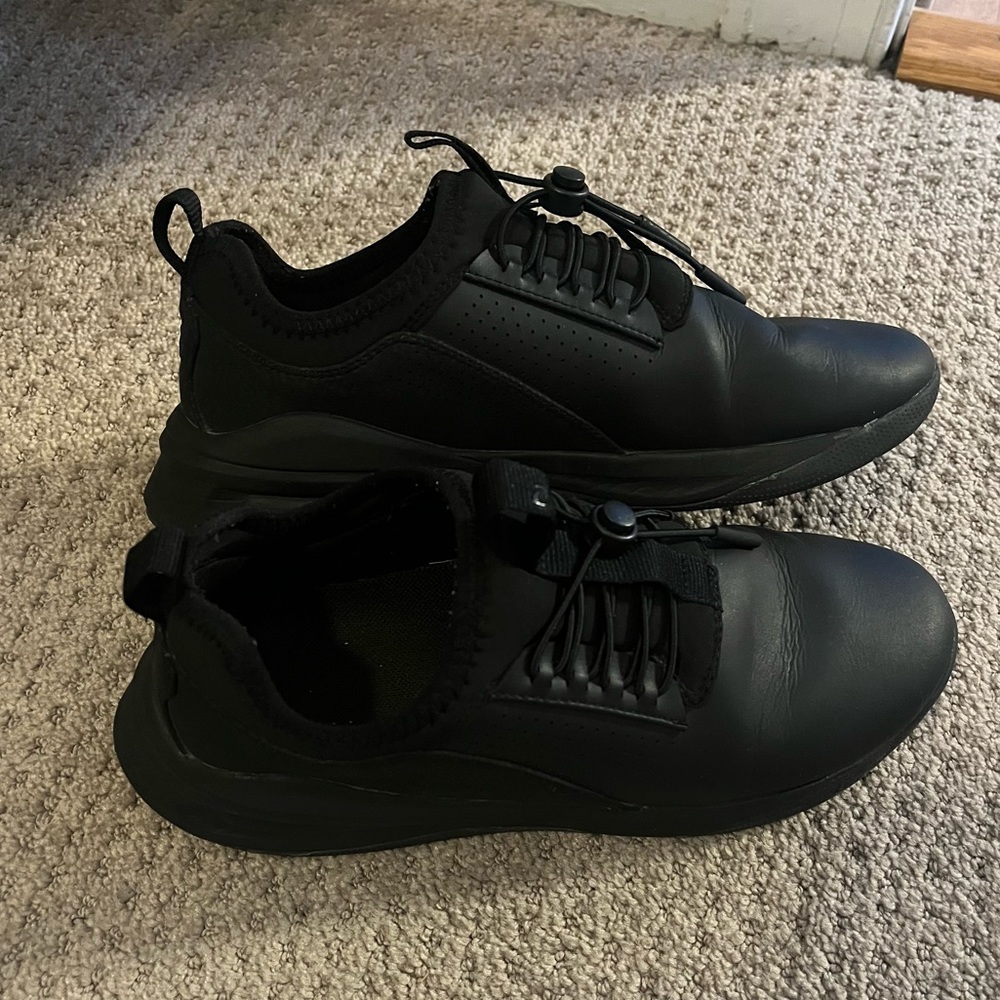 All black clove waterproof nursing shoes size 8.5